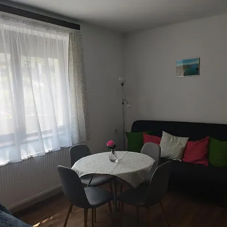 Boerzsoeny Vendeghaz 아파트 Zebegény