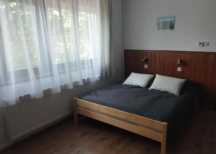 Boerzsoeny Vendeghaz 아파트 Zebegény