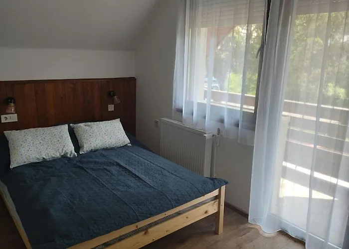 Boerzsoeny Vendeghaz 아파트 Zebegény