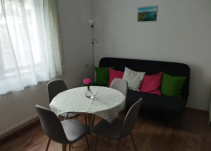 Boerzsoeny Vendeghaz 아파트 Zebegény